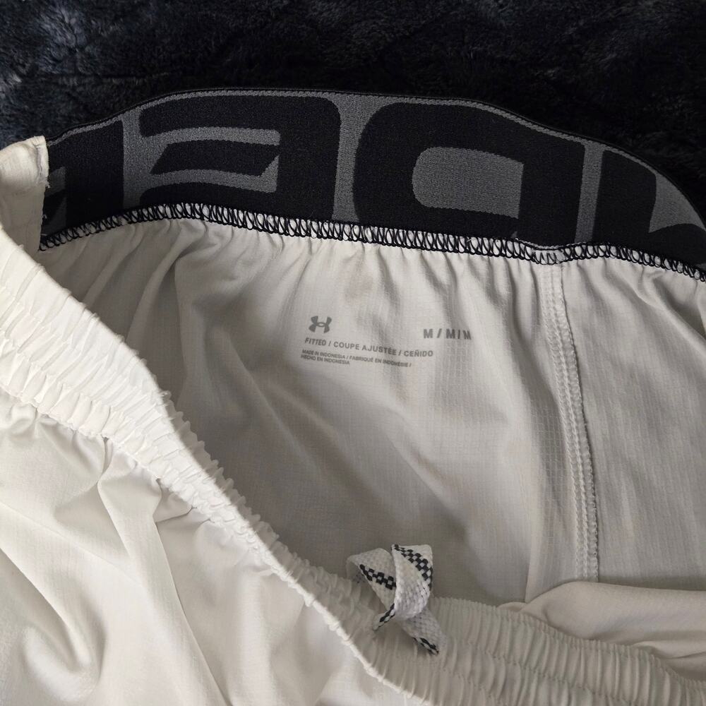 Under Armour Women’s Light Grey Athletic Shorts with Black Trim Sz M - Picture 2 of 5